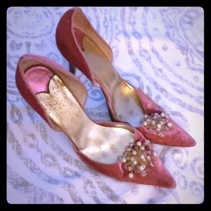 Velvet vintage heels with pearls